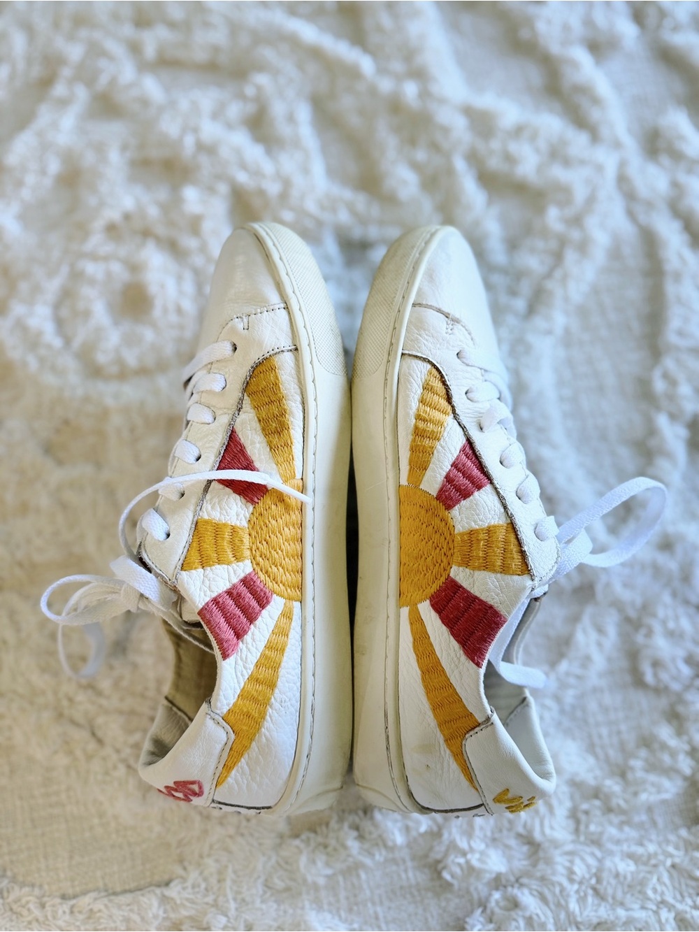 Soludos Ibiza Sneakers Size 9 White Leather Rainbow Sun Embroidered Sneakers GUC